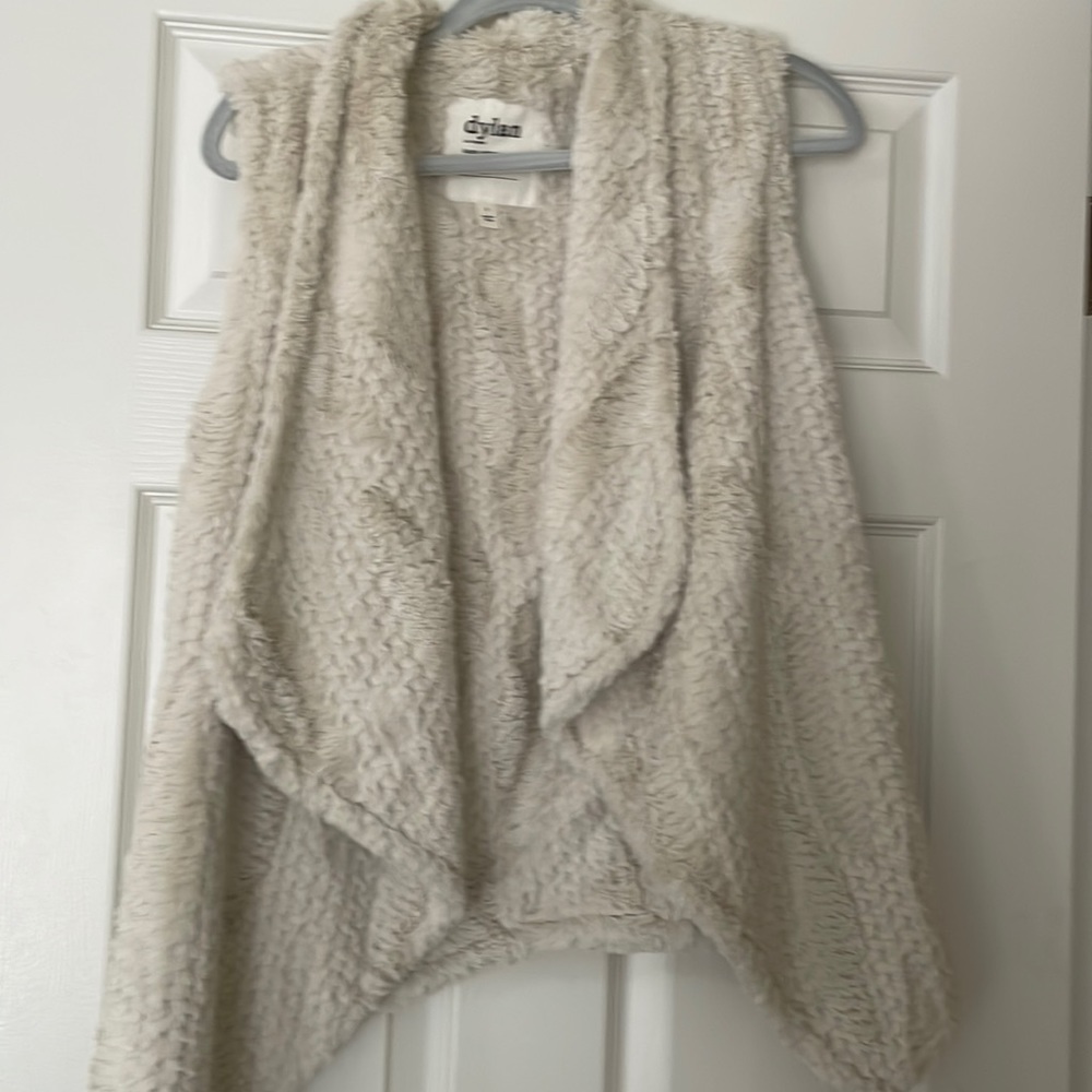Dylan faux fur off white vest